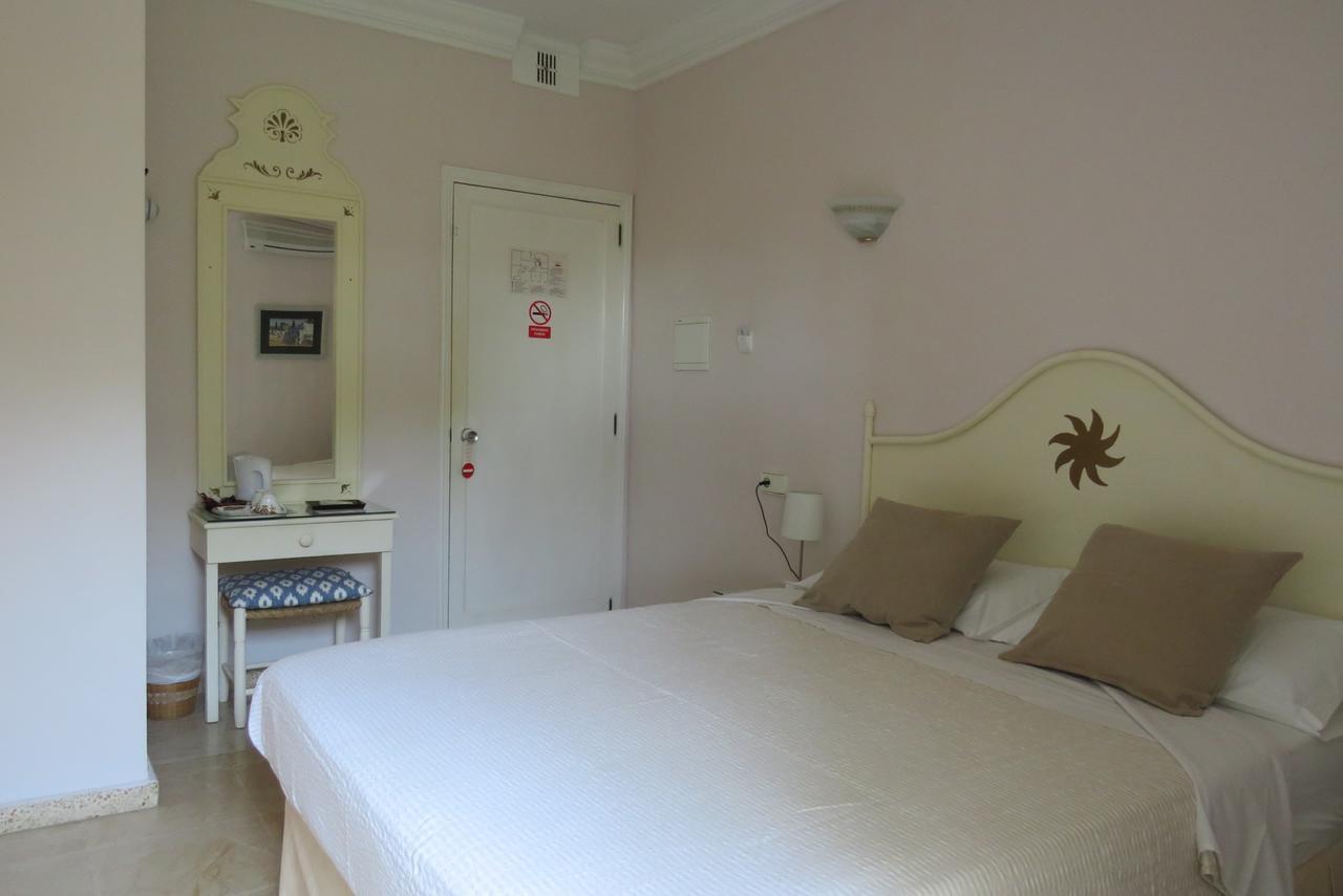Fowlers Hotel Кала д'Ор Екстер'єр фото